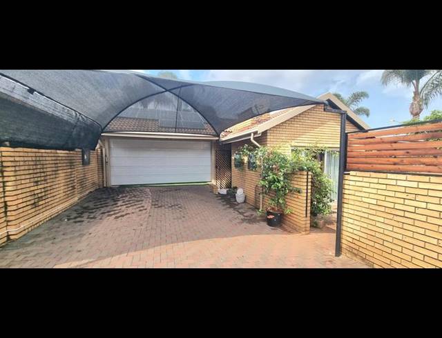 3 BEDROOM HOUSE FOR SALE IN AMBERFIELD